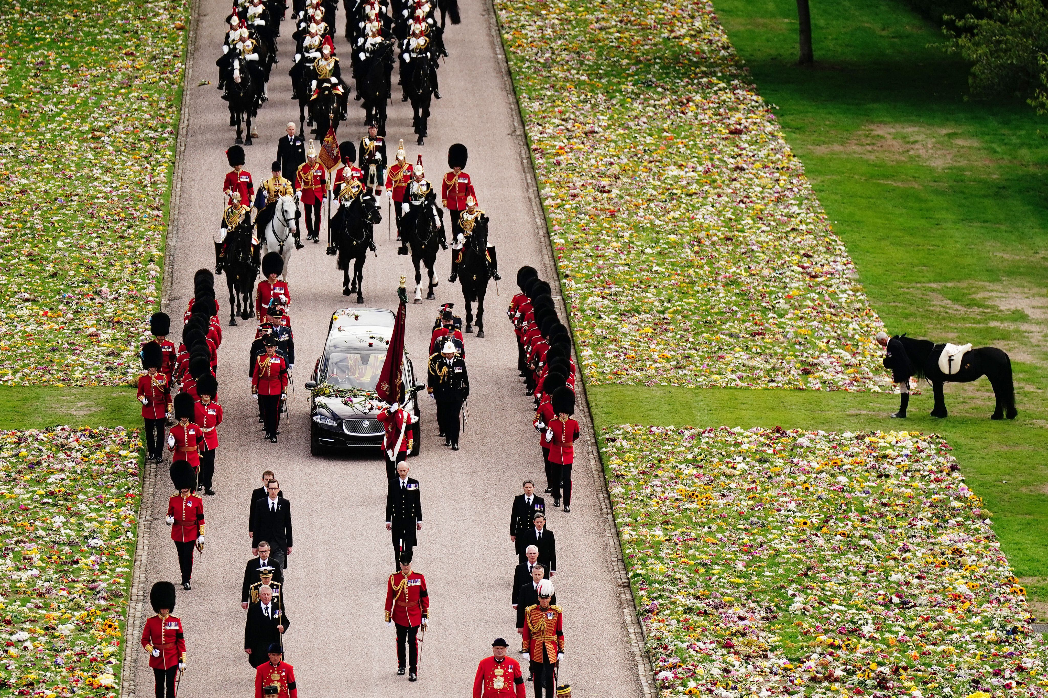 Medal For Queen's Pallbearer Fletcher Cox - Channel 103