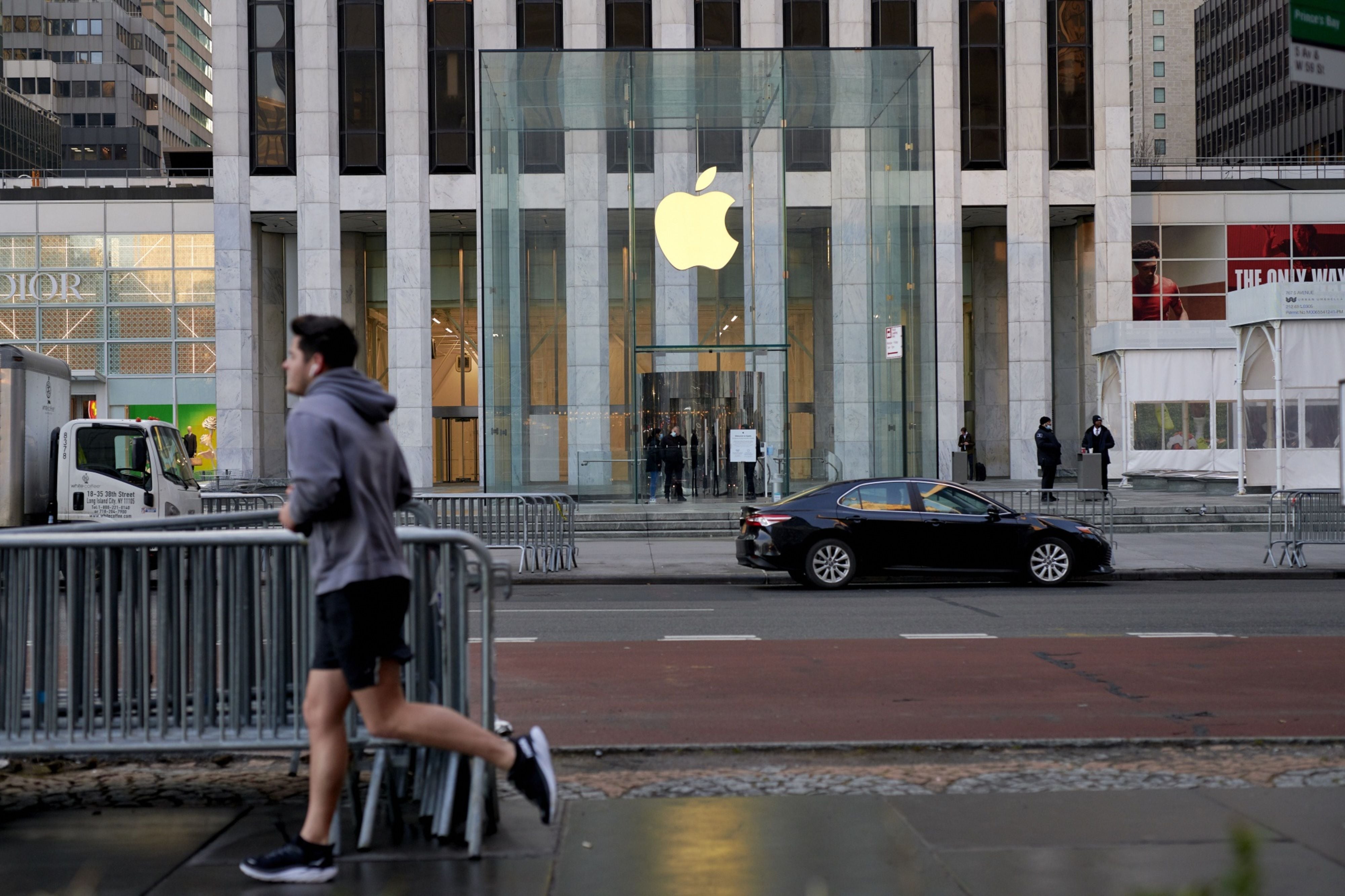 Apple, Goldman Sachs introduce interest-bearing savings accounts