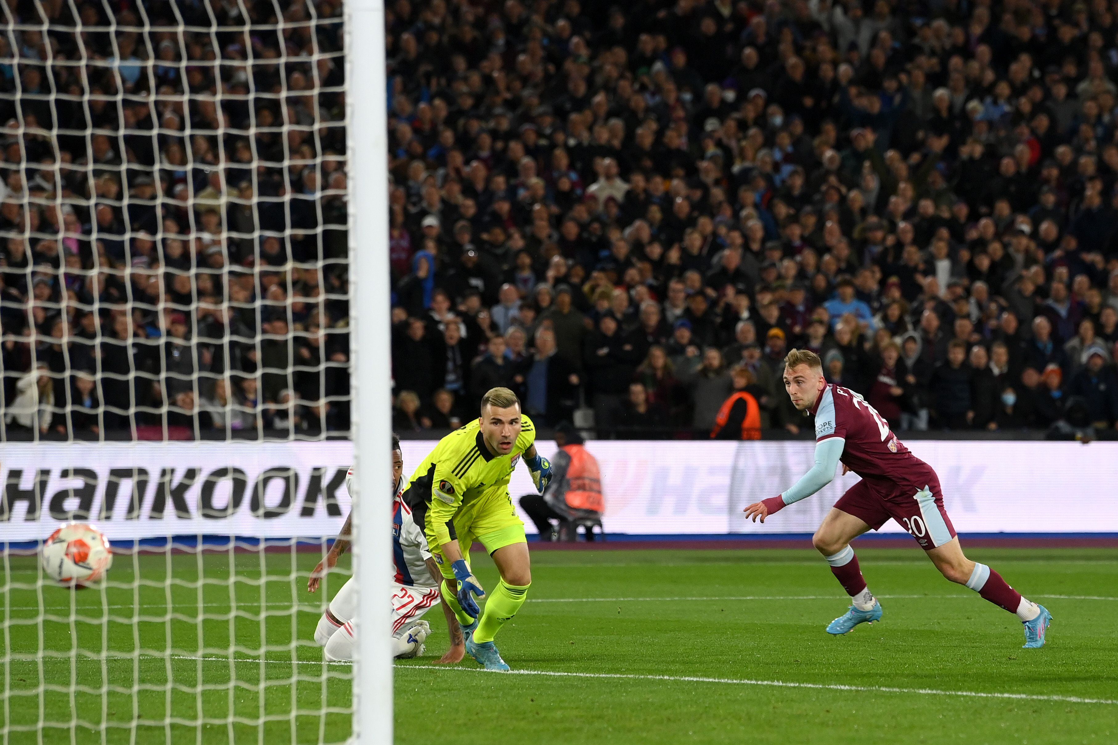 West Ham 1-1 Lyon: Ten-man Hammers hold French side to first-leg home draw  in Europa League quarter-final, Football News