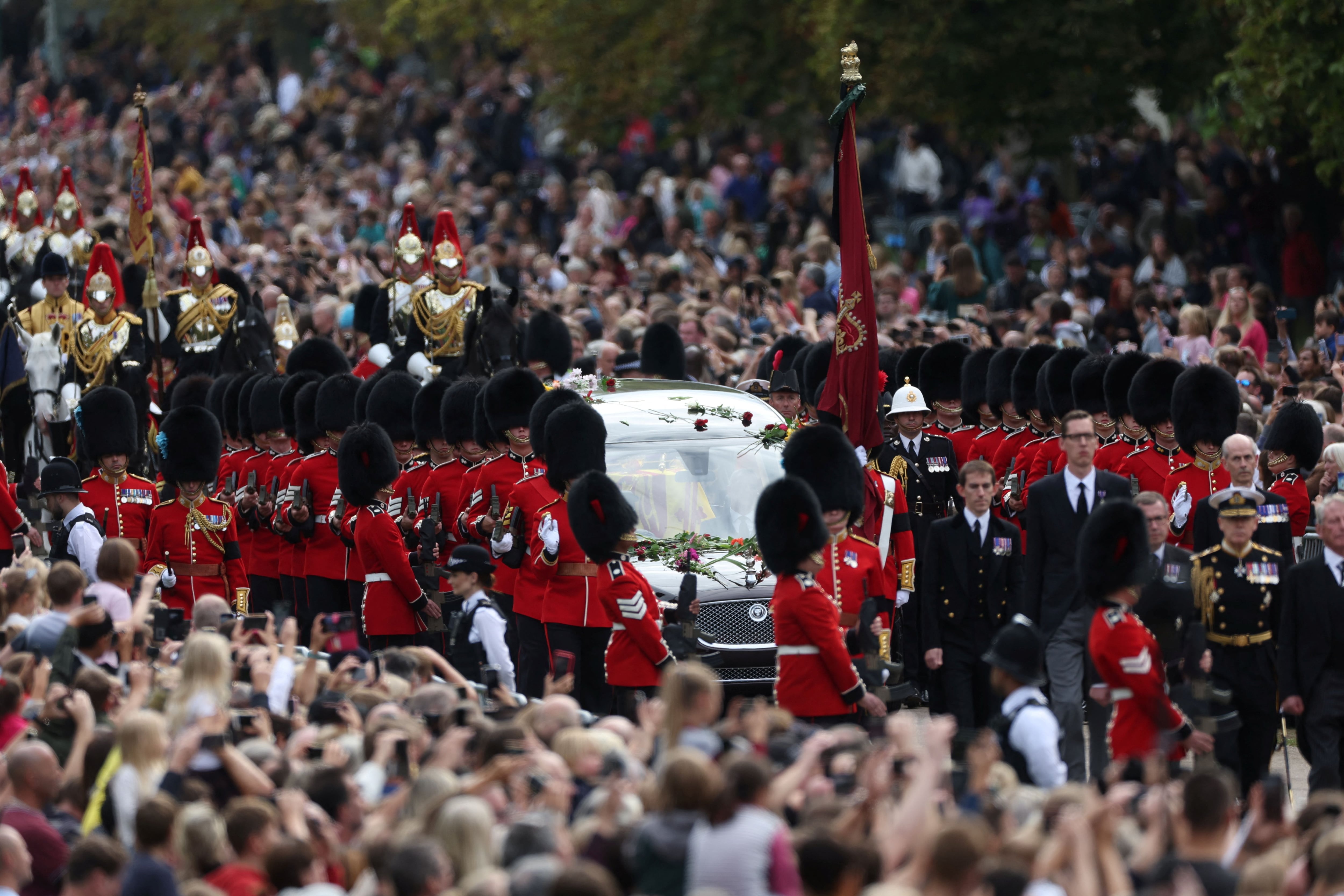 Medal For Queen's Pallbearer Fletcher Cox - Channel 103