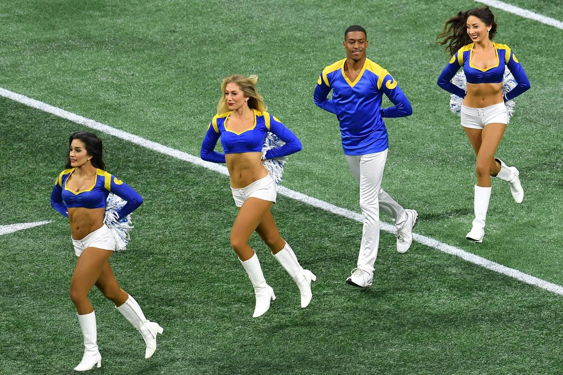 Cheerladdies! First ever male cheerleaders at the Super Bowl - PressReader