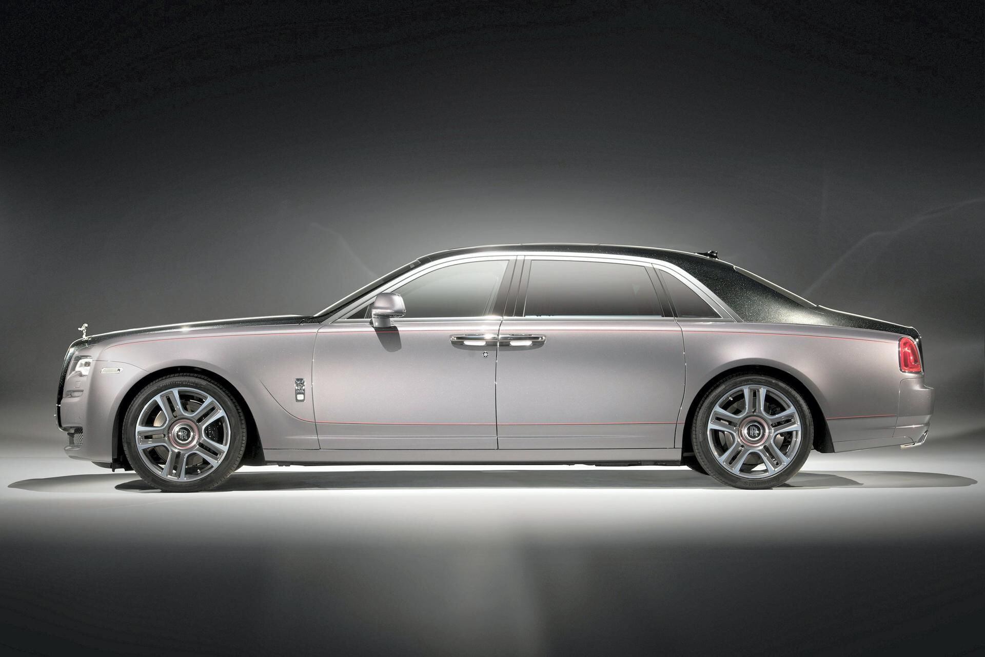 Two-Tone Roll-Royce Ghost Extended Is Company's First Bespoke Car From Dubai