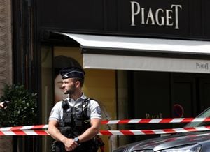 Armed gang steal up to 16m of jewellery from luxury Paris store