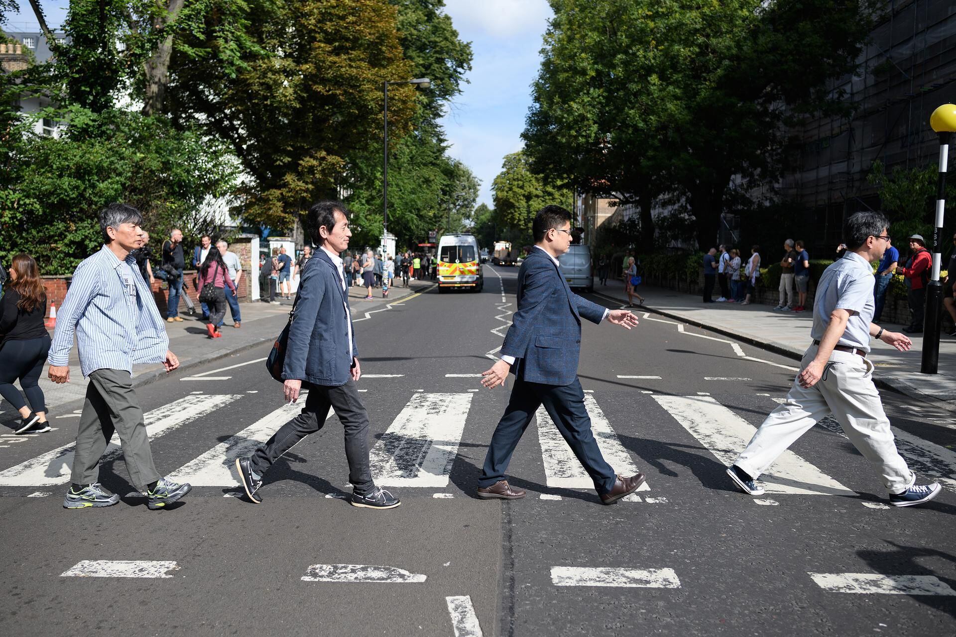 Beatles Fans Come Together on Abbey Road for a 50-Year Anniversary - The  New York Times