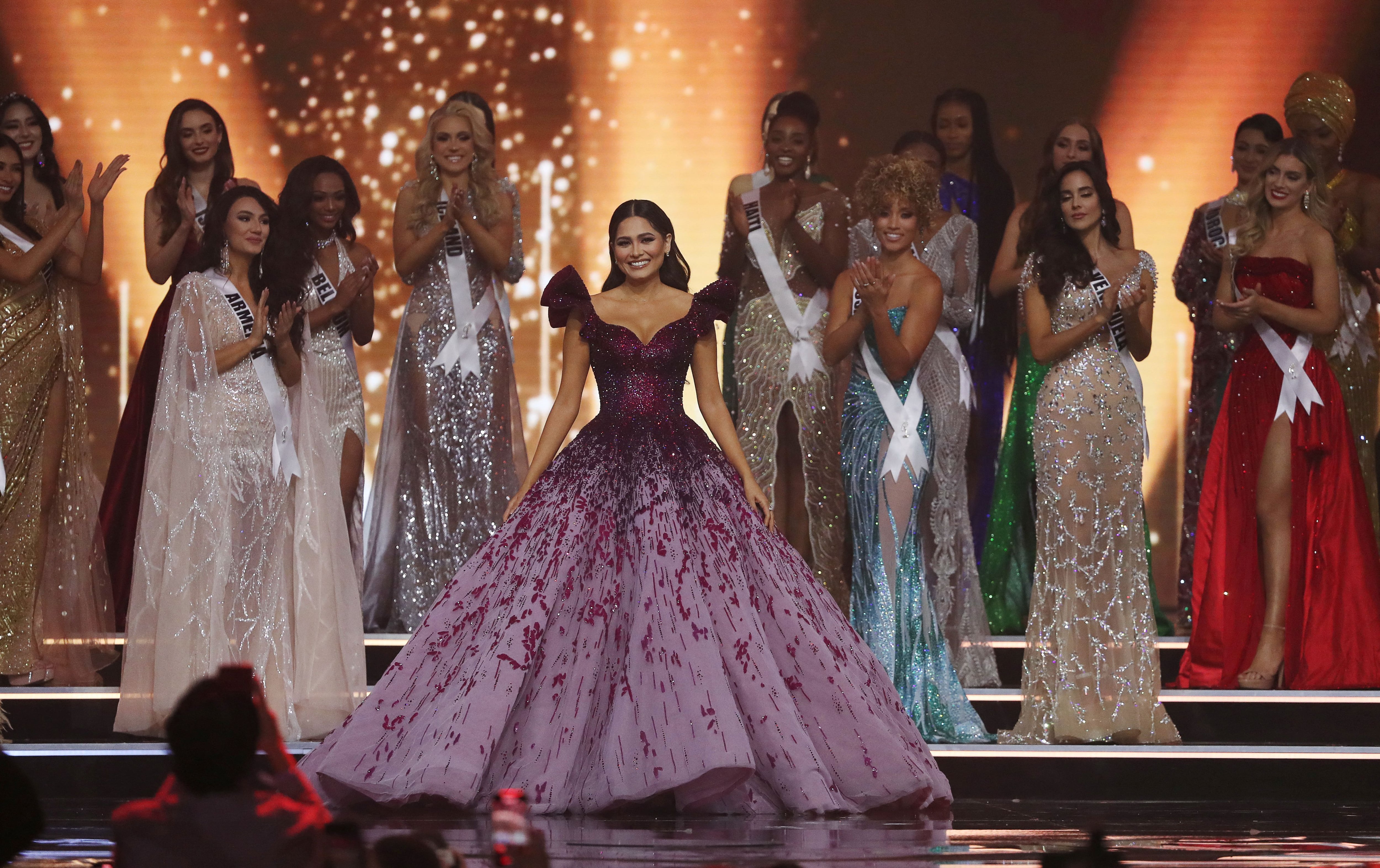 Michael cinco shop filipiniana gowns