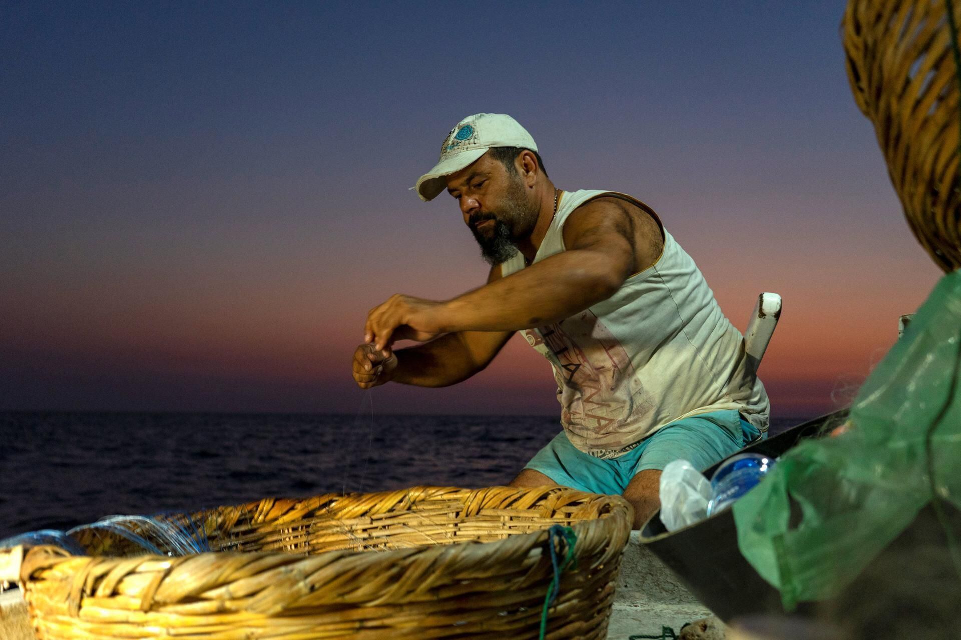 Lebanon's spearfishers fight to preserve stocks