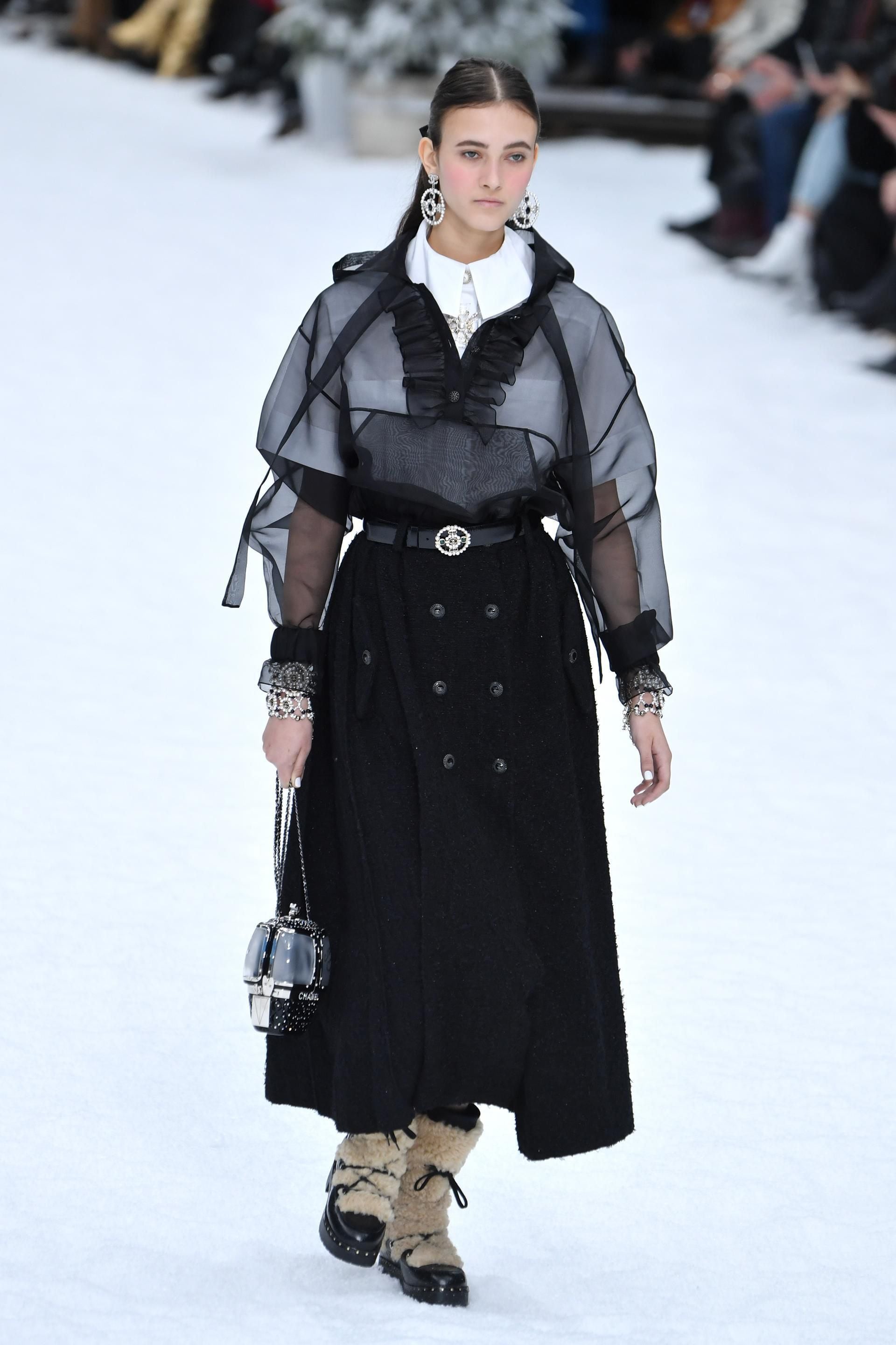 Chanel automne-hiver 2019-2020 : le dernier rêve de Karl Lagerfeld - Marie  Claire