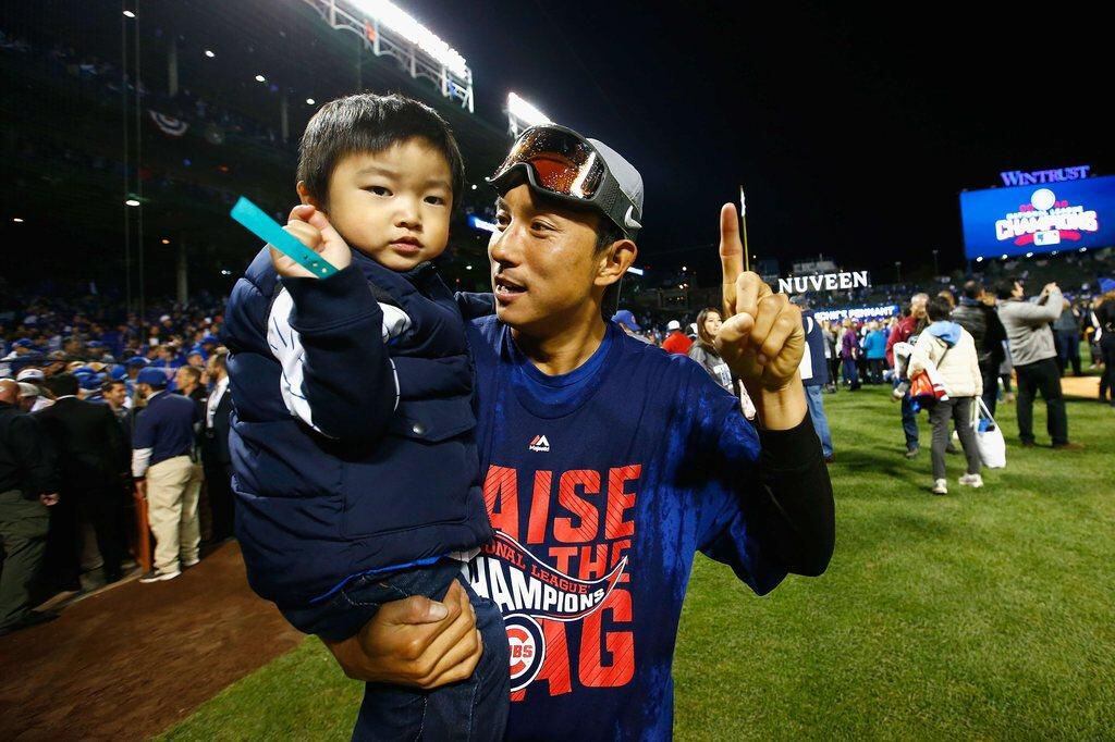 Cubs fans celebrate team's 1st World Series berth since 1945