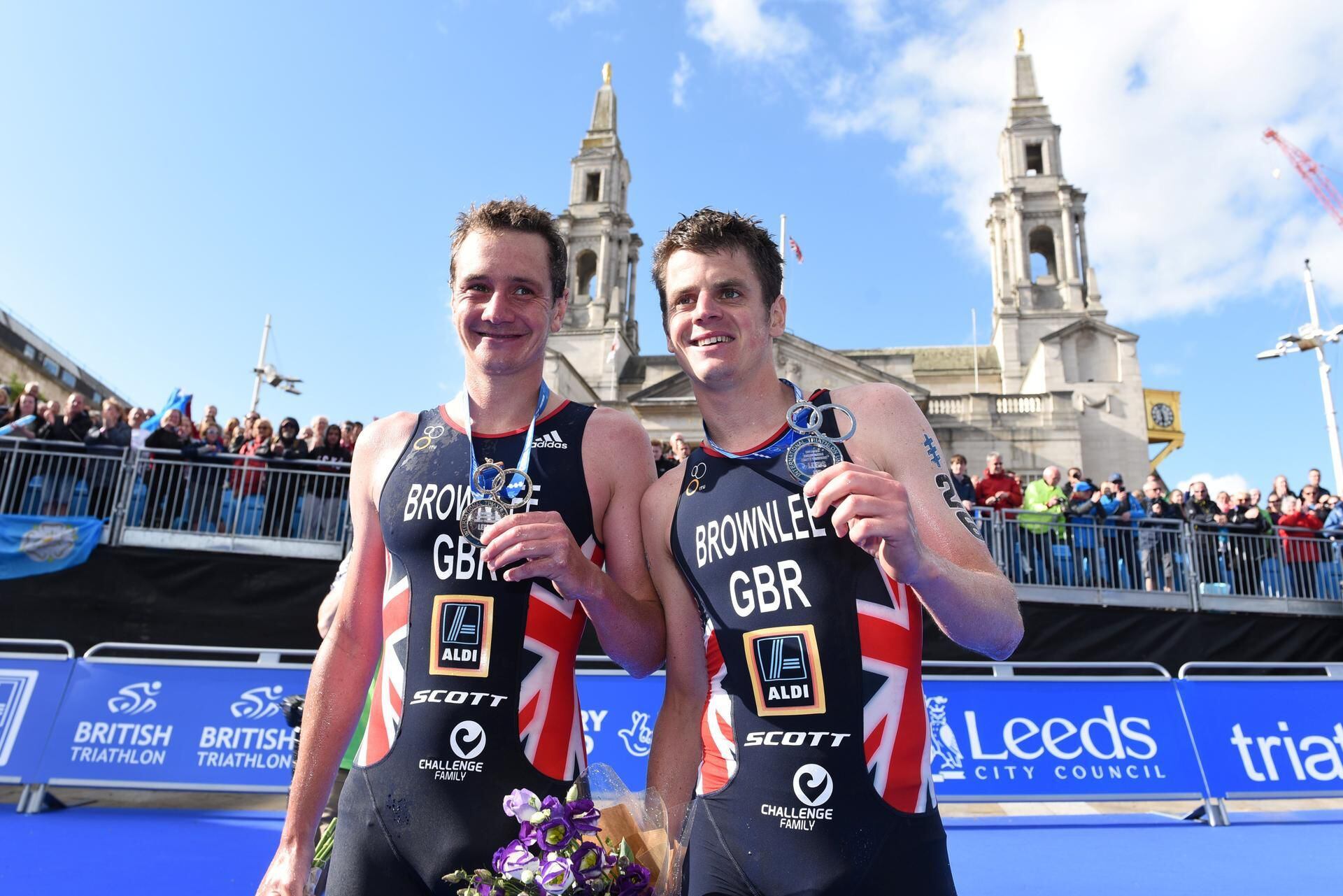 Alistair And Jonny Brownlee Lead Stellar Line Up For Itu World Triathlon Abu Dhabi