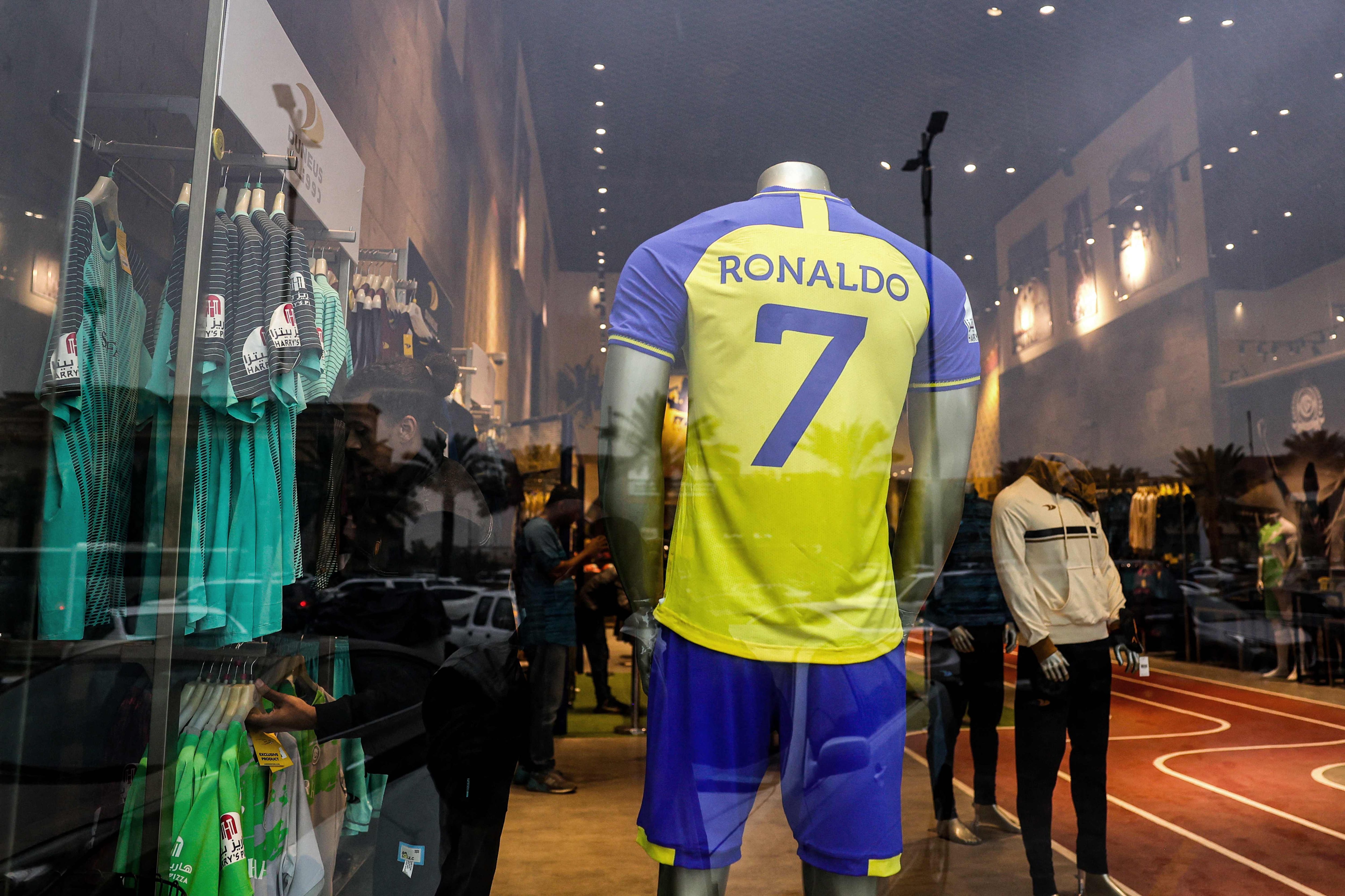 The truth about the Saudi Arabian fans who trampled on Cristiano Ronaldo's  jersey
