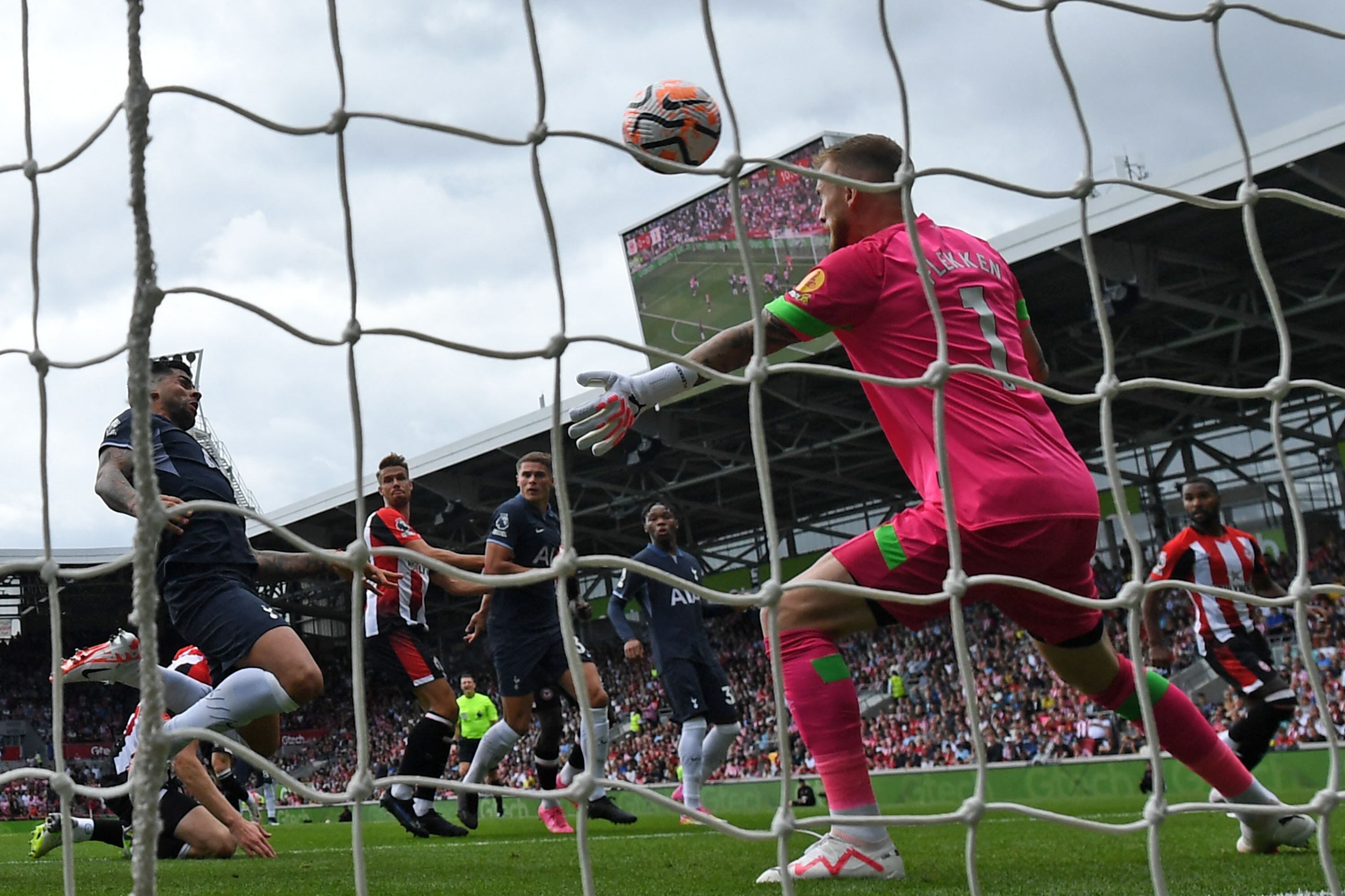 Spurs start post-Kane era with a 2-2 draw at Brentford