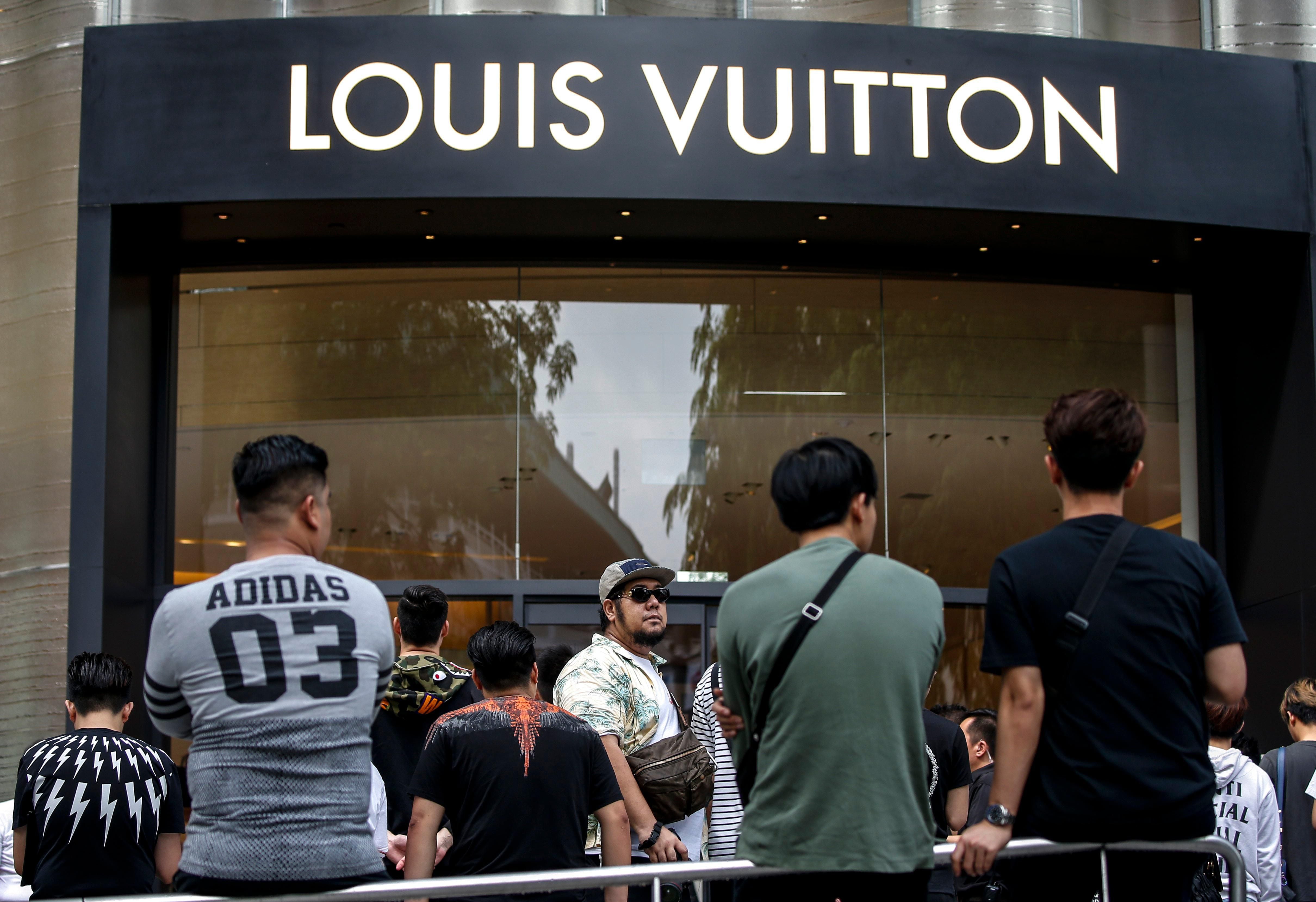 Louis Vuitton opens account on Chinese social commerce site