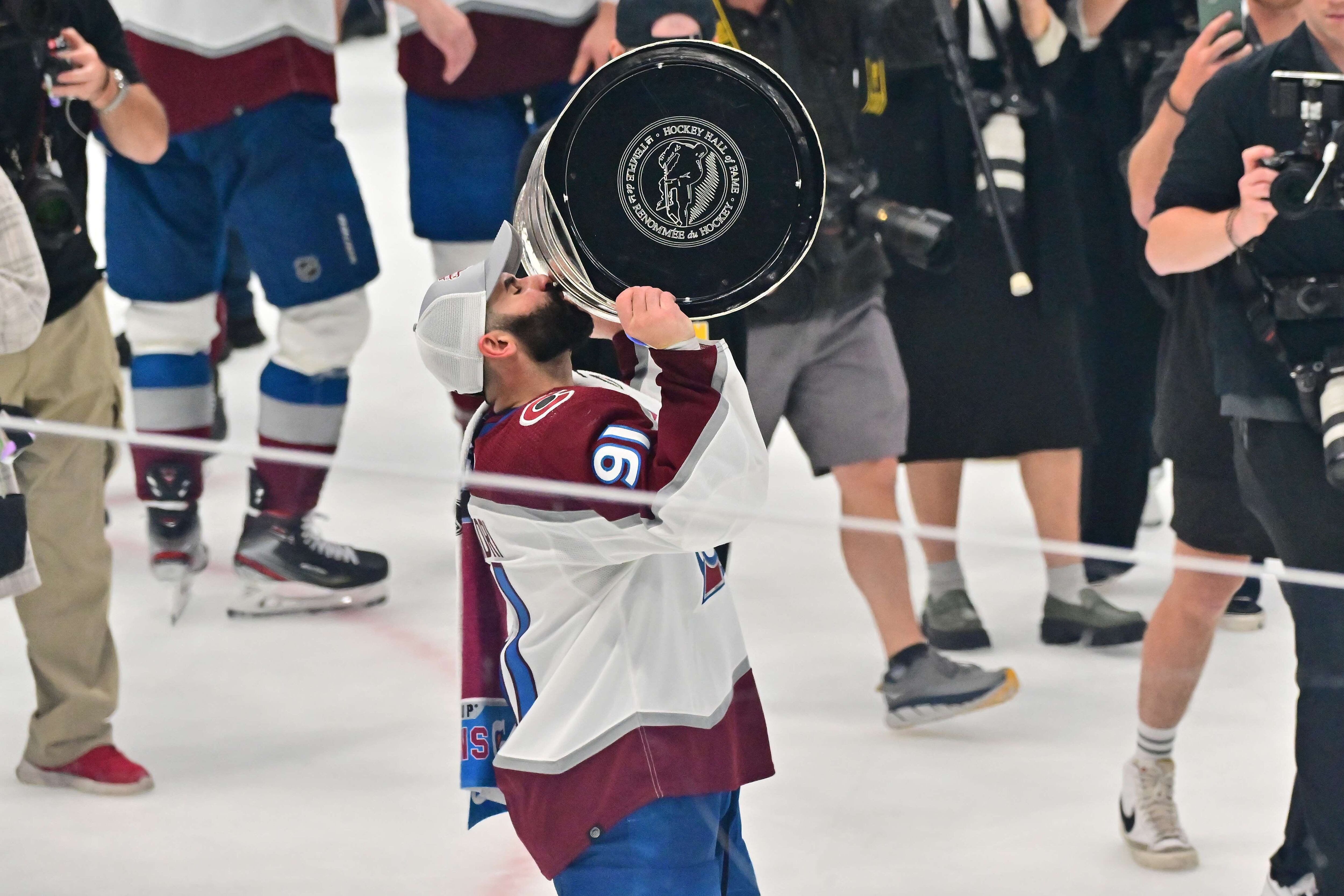 Ex-Leaf Nazem Kadri Is The First Muslim Stanley Cup Champ & He Shaded His  Old Team So Hard - Narcity