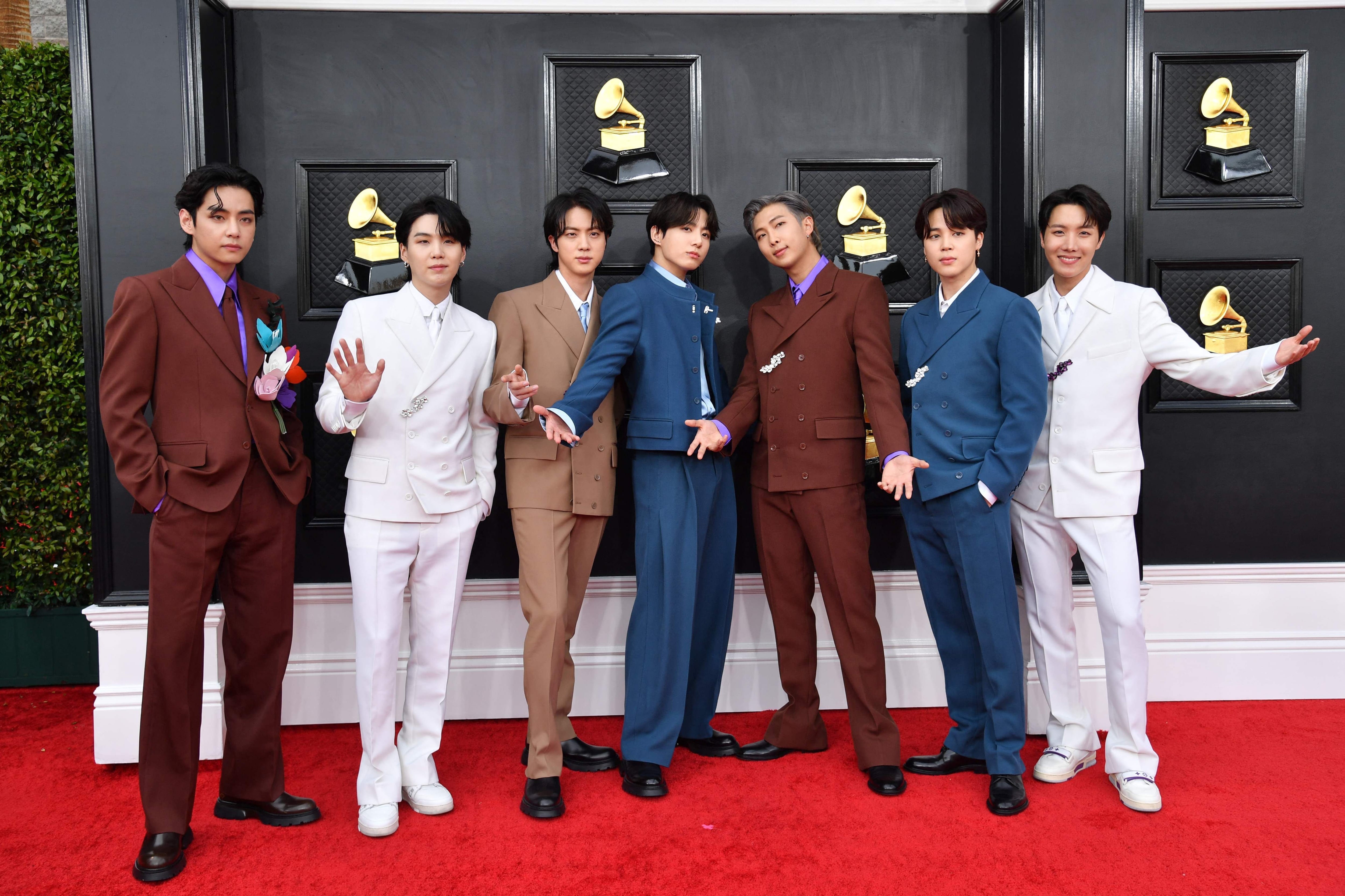 South Korea. 09th Apr, 2022. 09th Apr, 2022. BTS fans at concert BTS fans,  referred to as Army, pose for a photo before entering the Permission to  Dance on Stage - Las