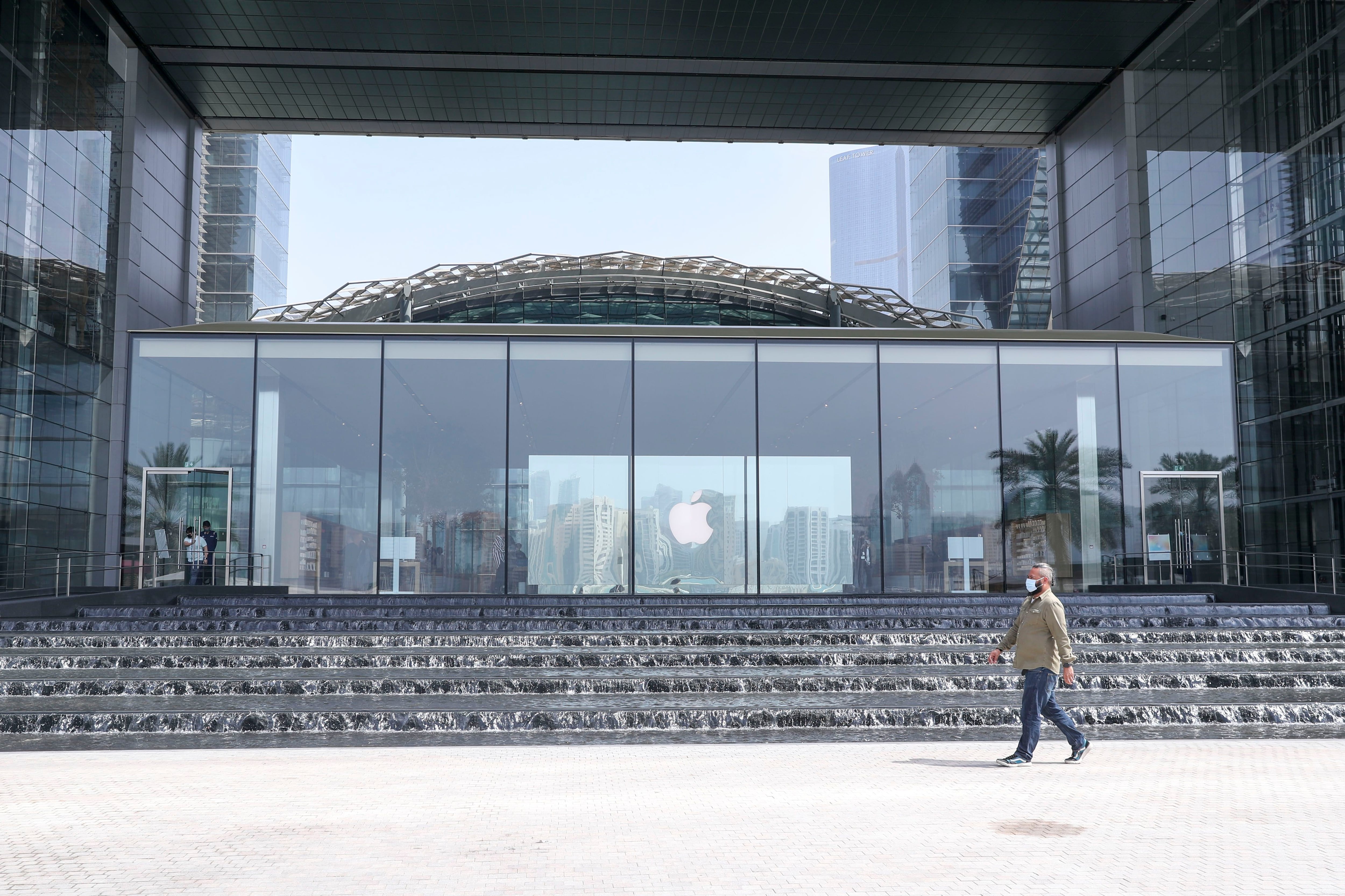 Apple Highlights Success of its Stores in the UAE