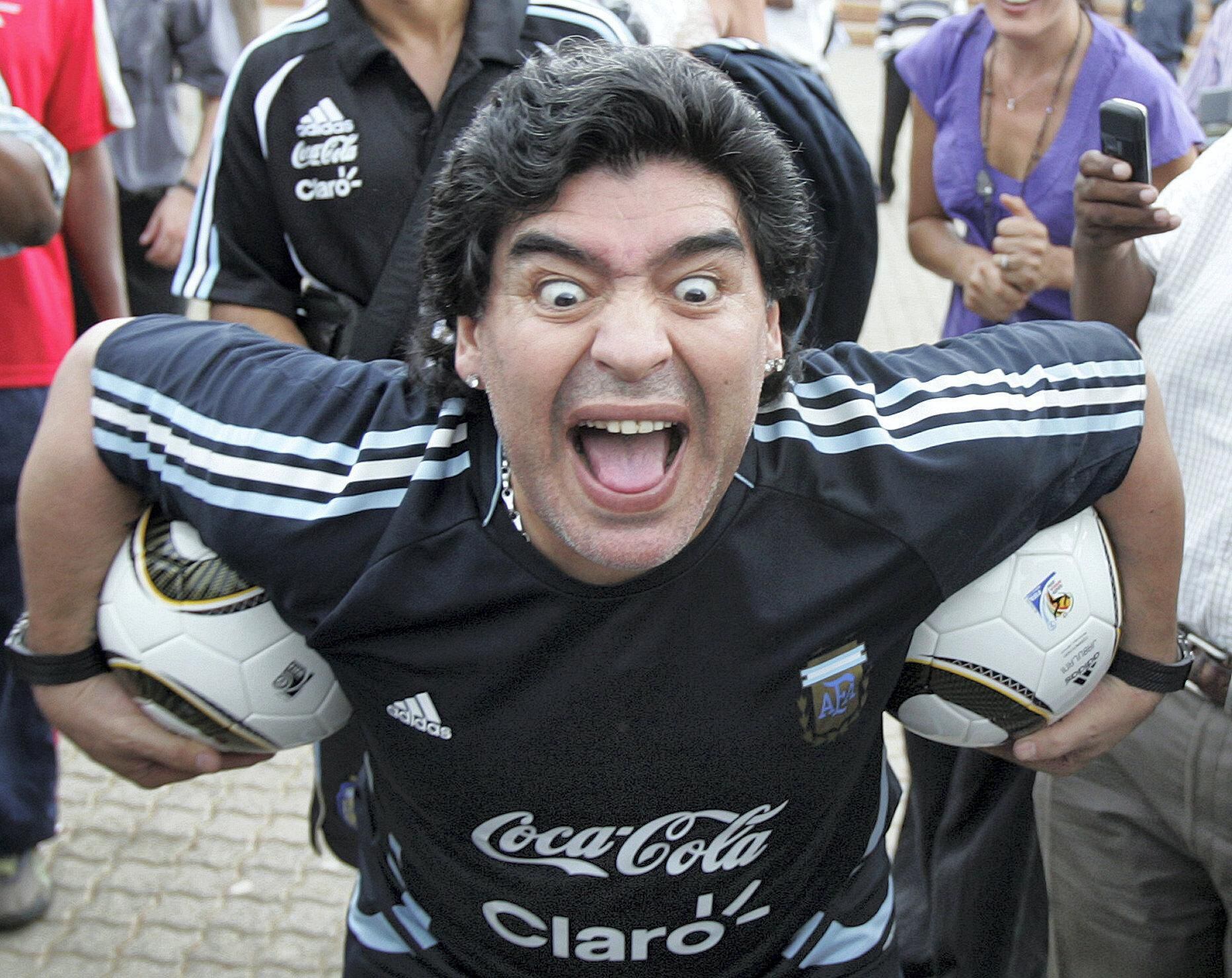 Argentina's soccer fans weep for superhero Diego Maradona - GulfToday