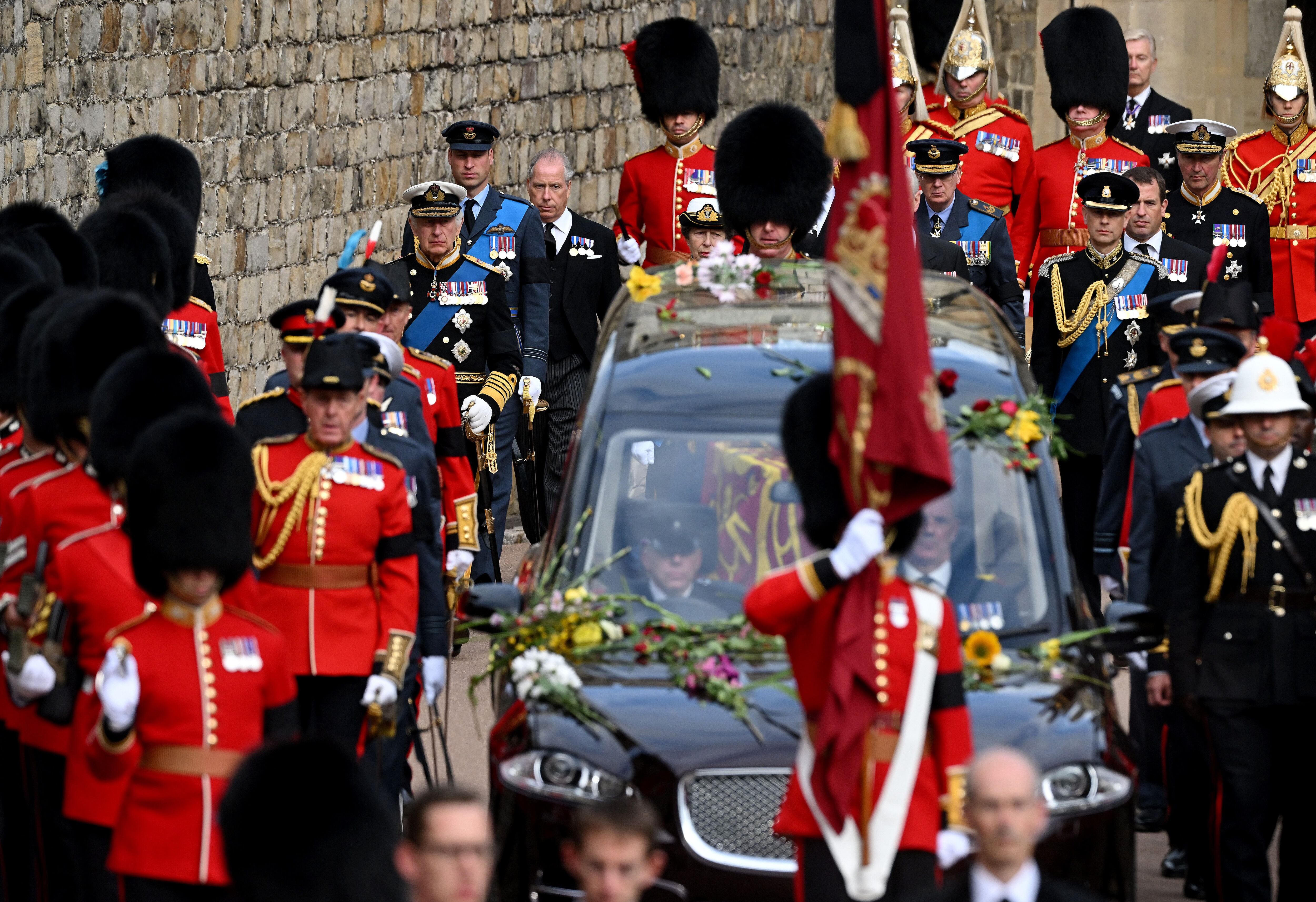 Medal For Queen's Pallbearer Fletcher Cox - Channel 103