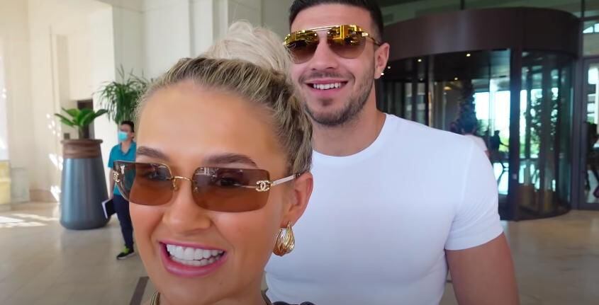 Molly-Mae and Tommy Fury land back in the UK after angering fans by not  wearing face masks in Dubai