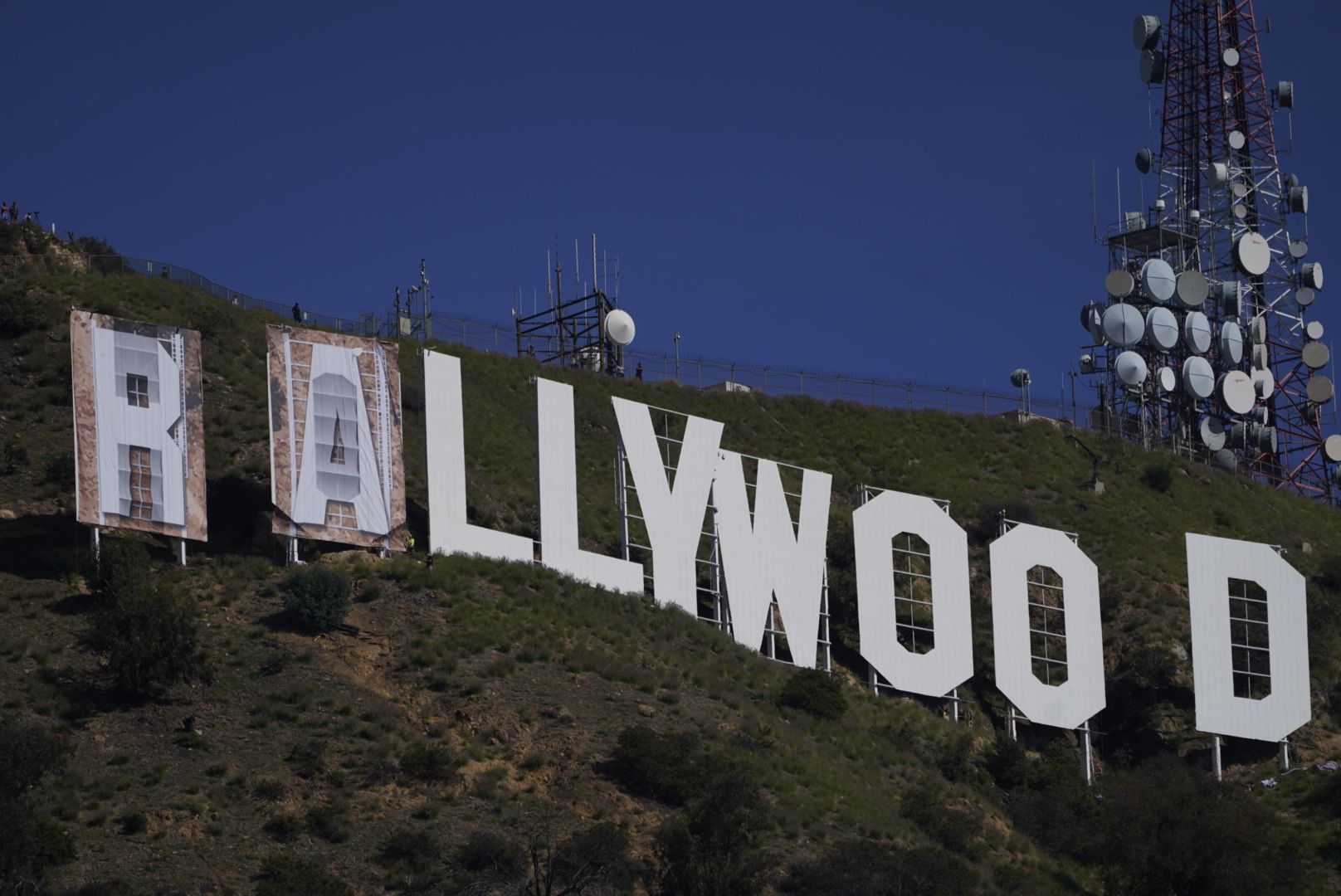 Op-Ed: The Hollywood sign is a public treasure, and no one should have to  pay to use its image - Los Angeles Times