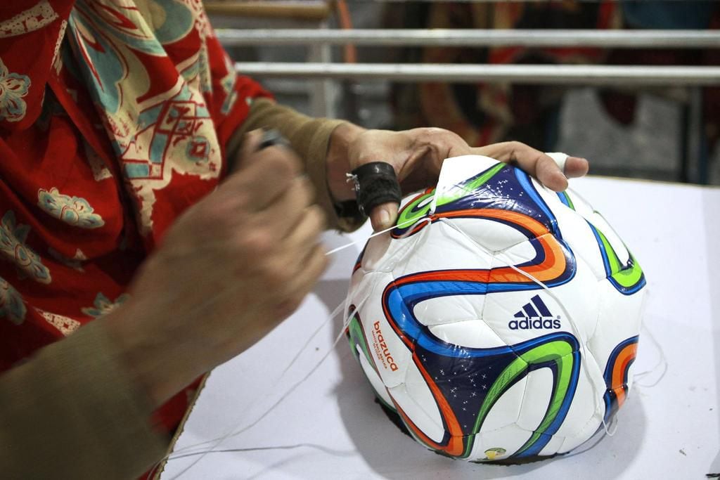 Adidas Brazuca FIFA World Cup 2014 Match Ball Soccer Football Hand
