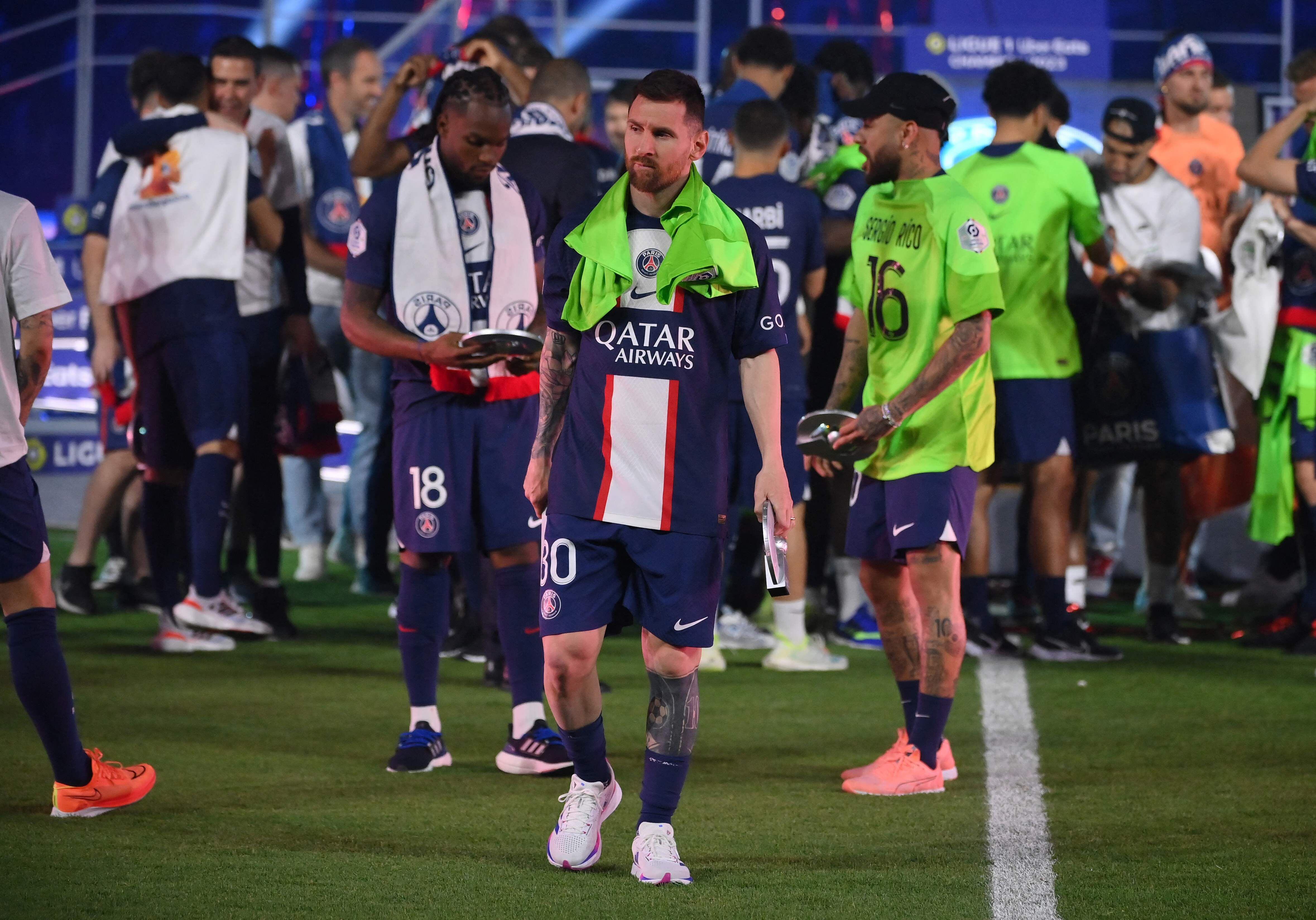 Kylian Mbappe and Paris Saint-Germain pay tribute to Sergio Rico in final  Ligue 1 game of the season