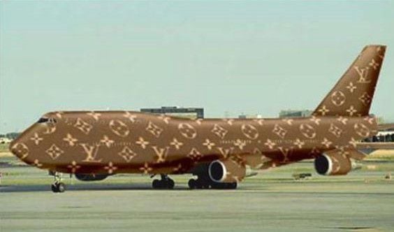 REVOLT on X: Louis Vuitton airplane shaped bag cost $39,000 & that's  more than some actual planes 🤯 @louisvuitton  / X