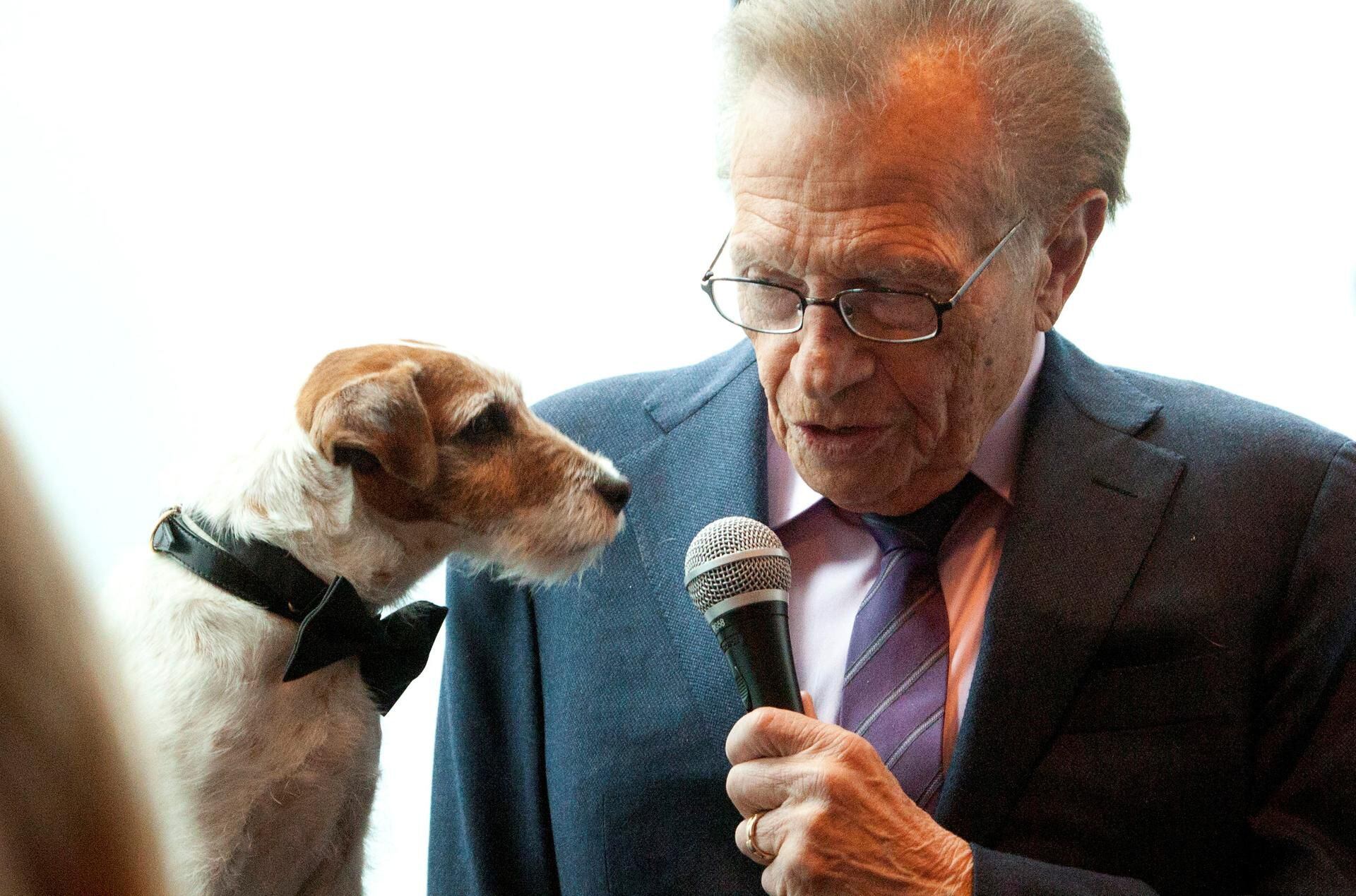 Tributes pour in for legendary talk show host Larry King