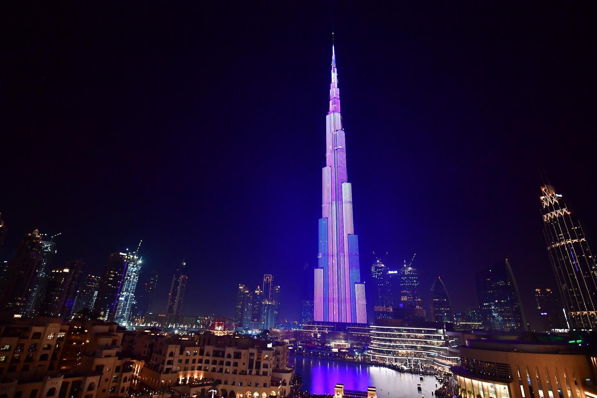 Burj Khalifa is celebrating its 10th anniversary with spectacular light ...