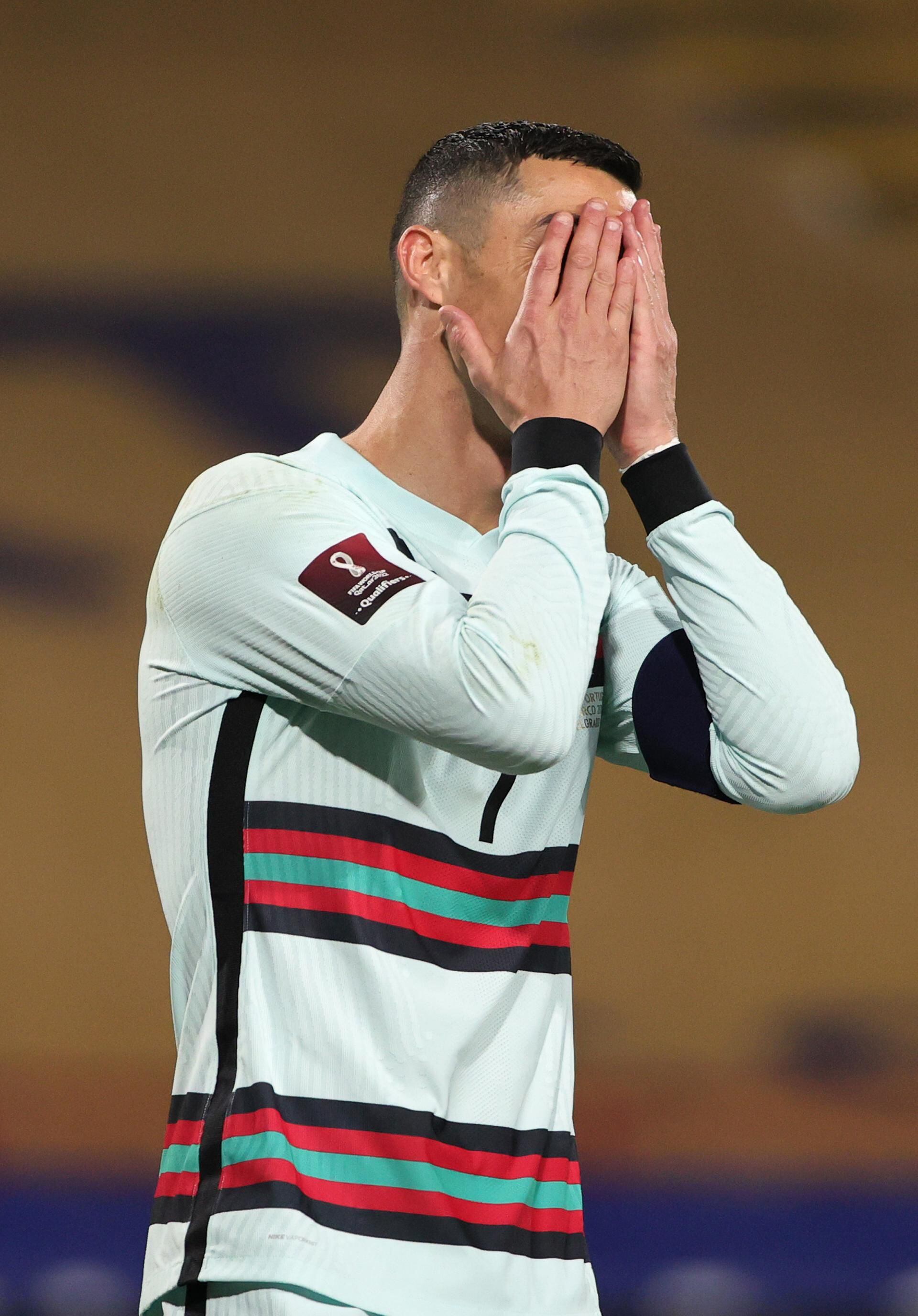 Cristiano Ronaldo wears captain's armband as Al Nassr win on striker's  delayed debut - Eurosport