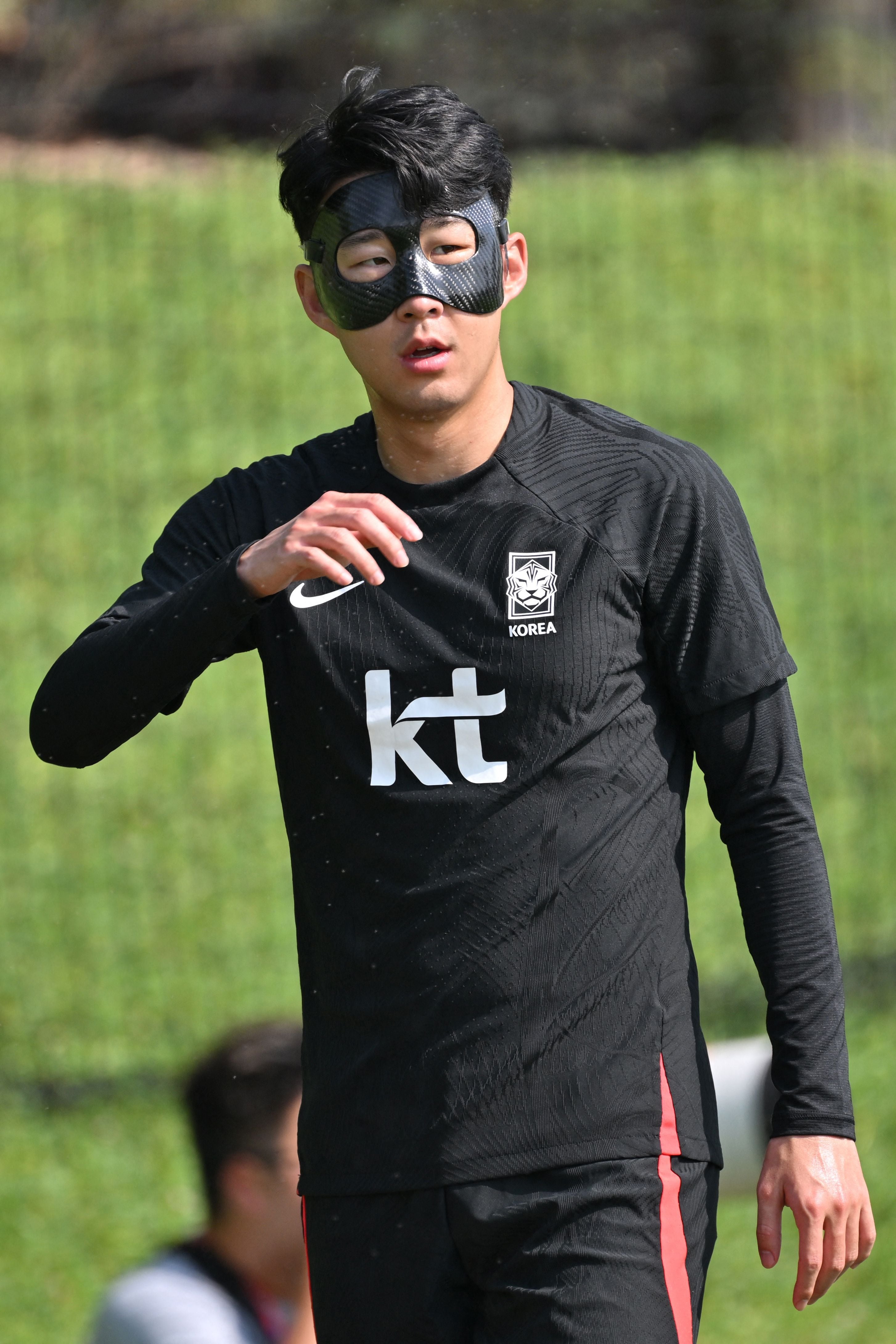 Son Heung-min says ready to play at World Cup with protective mask