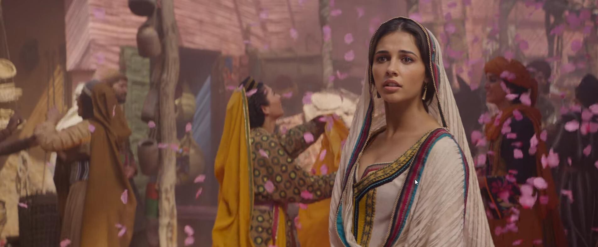 All Of Jasmine's Looks In The New Aladdin Trailer—See HereHelloGiggles