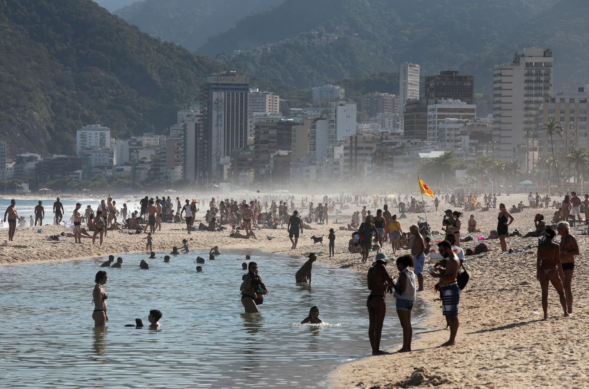 Рио де Жанейро Ипанема пляж Ипанема фавелы