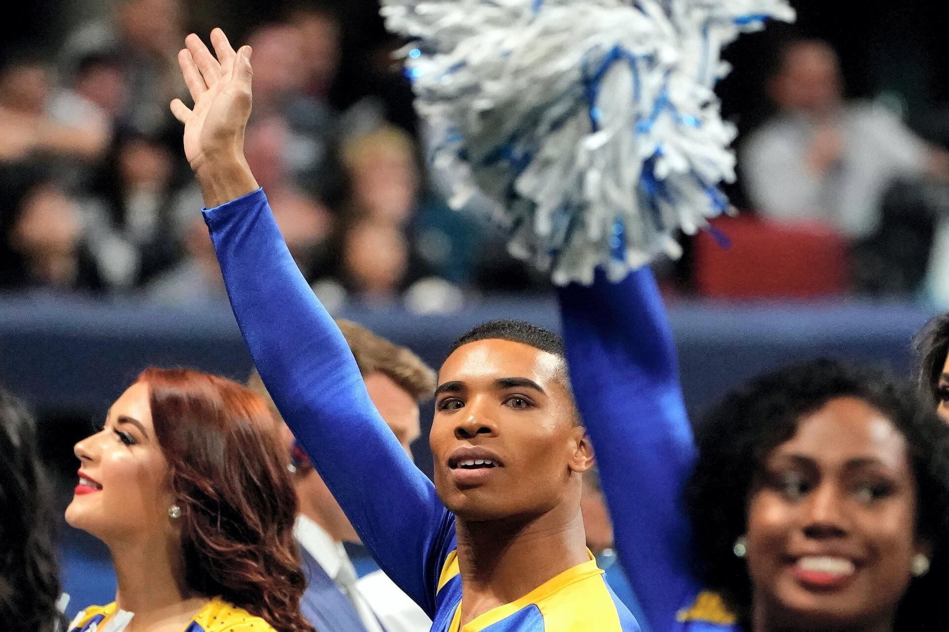 Male cheerleaders make history at Super Bowl