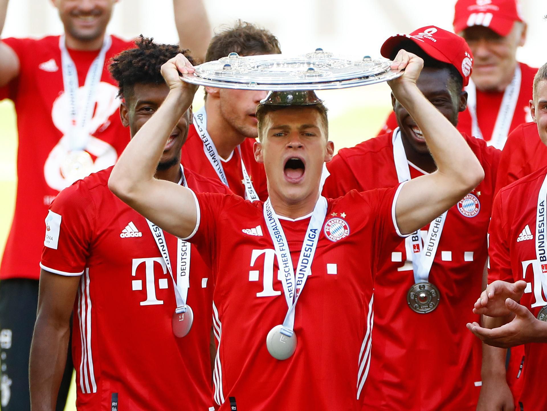 FC Bayern München Lift The Meisterschale 🏆 