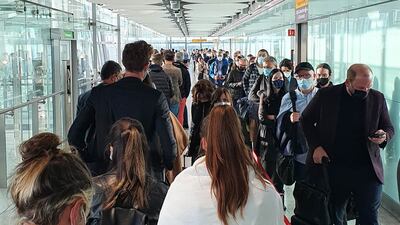 607 Queue 'Mega queues' as Heathrow e-gates fail again | The National