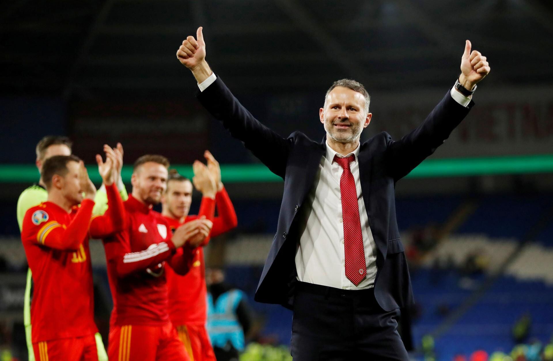 Ryan Giggs defends Gareth Bale's 'Wales Golf Madrid' flag